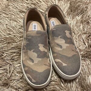 STEVE Madden‎ Camouflage Platform Slip On Shoes sz 5.5